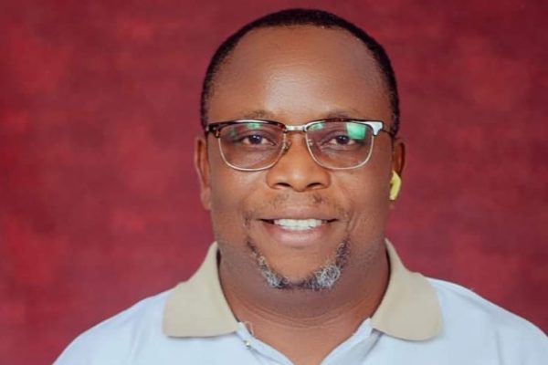 LET AKEREDOLU BE. By Alabi Johnson